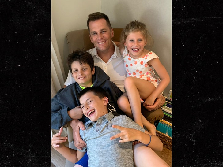 dc867972e2bf43c48994a80c1ce7508a_md tom brady kids