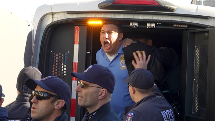 dcb3eed2a4ea41cfb8f4496298ba0037_md 121924_amazon_strike-kal