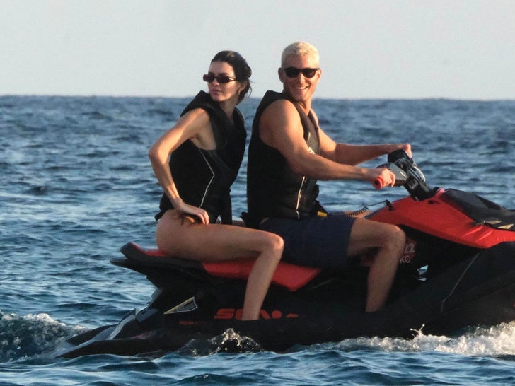 0808-Kendall-Jenner-On-A-Yacht-While-On-Her-Ibiza-Vacation-photos--primary-3