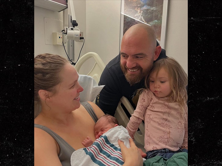 df8480ff7d5645a9a03a0a46c5682496_md Ronda Rousey, Travis Browne, Welcome New Baby Girl