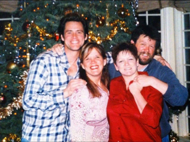 dfad5981bfcf4d3aaf7b62cd213841f9_md rita carrey and jim carrey family pic 2