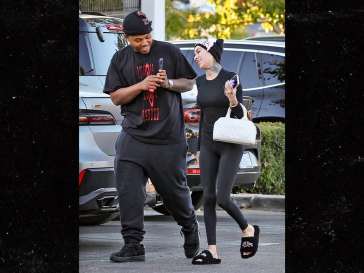 e12453fe498d4b4d80802460a203cad7_md danielle bregoli le vaughn