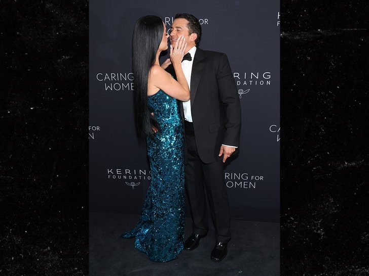 e1e091cd1c854b1d93ba220f5e0d79a0_md katy perry orlando bloom