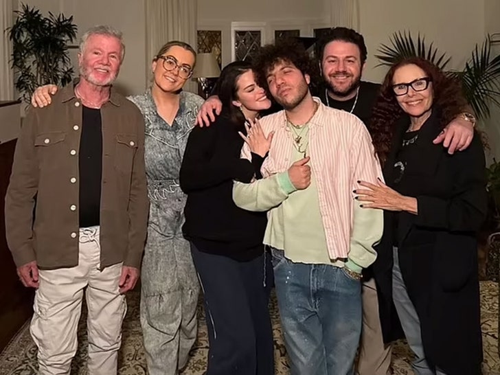 e59247e9f3614a469f8a46b958369c95_md benny blanco selena gomez engagement