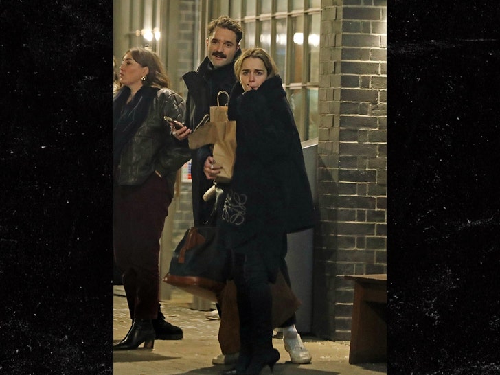 e6f489b63915480caf6ae091ef364ce8_md Emilia Clarke DJ Bassi Fox