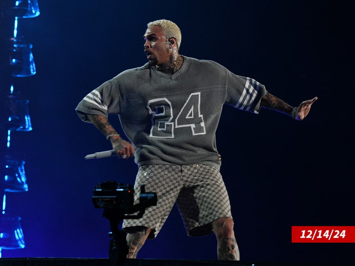 e7c0c7c06922400a802e9a4162484700_md chris brown