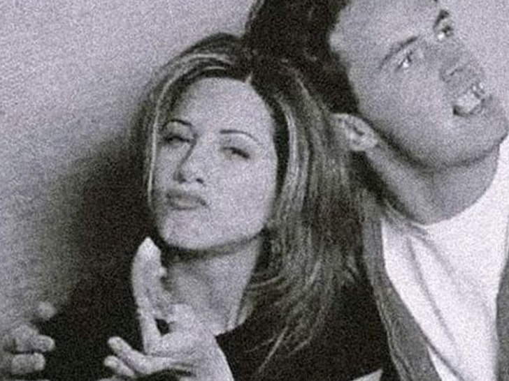 e8192b0abc4241a3b2d6f50ec660dc28_md jennifer aniston matthew perry