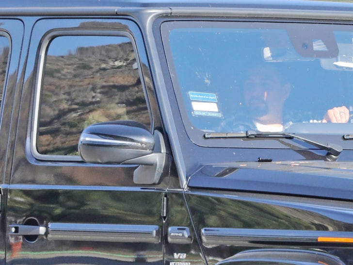 e896c648a8eb4d308469e2f07d649d85_md 0731-Britney-Spears-With-Paul-Soliz-Together-At-The-Soho-House-In-Malibu-Photos-primary-4