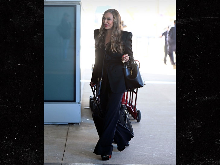 e8b27617cf2c4e959edde39e6a0d607a_md tina knowles