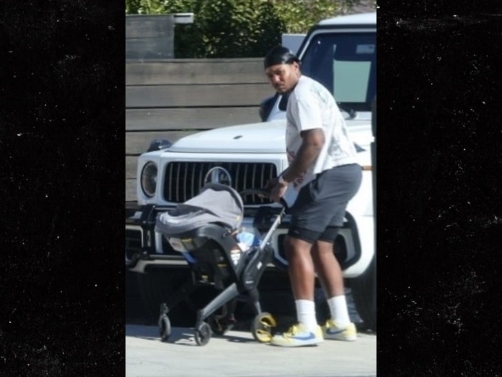 e917b7bfc1c9452cb9a9b3eb9c24d0a2_md Le Vaughn tarzana