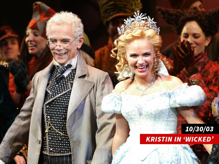 e9ccf29b4db341249a12af9de334151a_md-1 kristin chenoweth in wicked