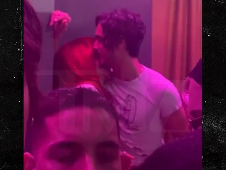 090624-halsey-boyfriend-v1