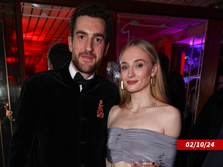 eca299de36e841528e71f1f1fb568bec_md sophie turner Peregrine Pearson