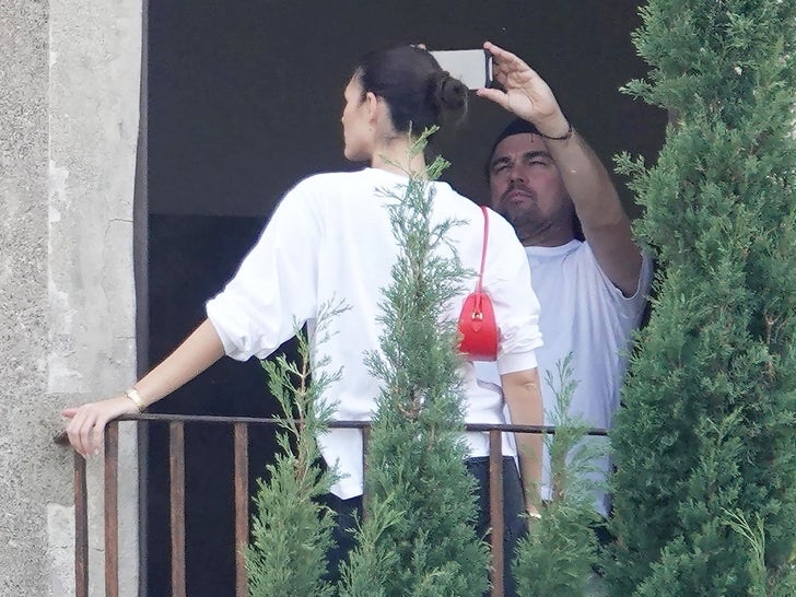 edec158c9414448a8c1b1247fc5c8bfe_md 1003-Leonardo-DiCaprio-GF-Rome-SUB-2-