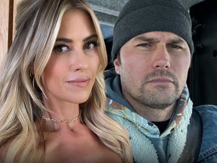 ee5b5ad1642a41989f0baee0cee6b1d2_md christina haack main instagram c