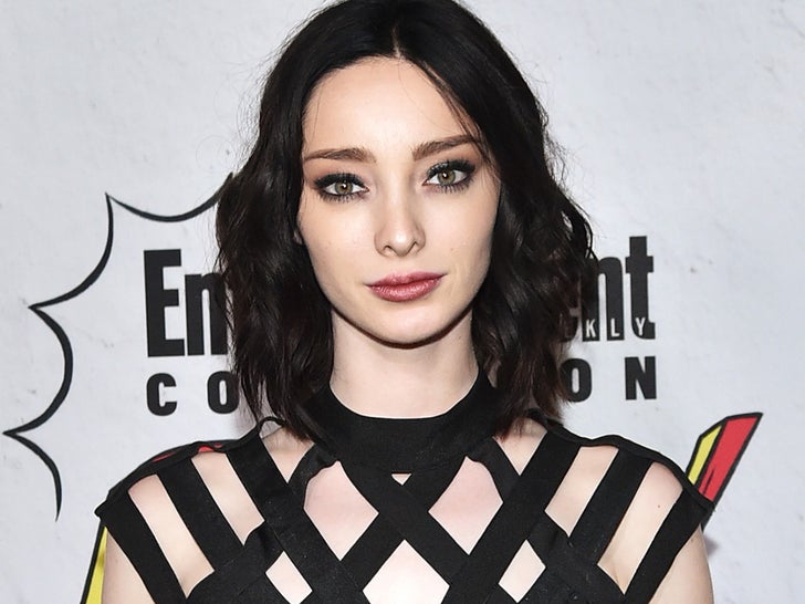 eec502dfaf204fbd9ccb25ca5c3c3727_md Emma Dumont