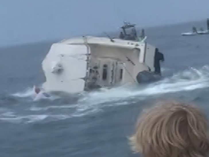 ef3676a9b853455ca96fc653124481f7_md 072324_whale_boat-sg4