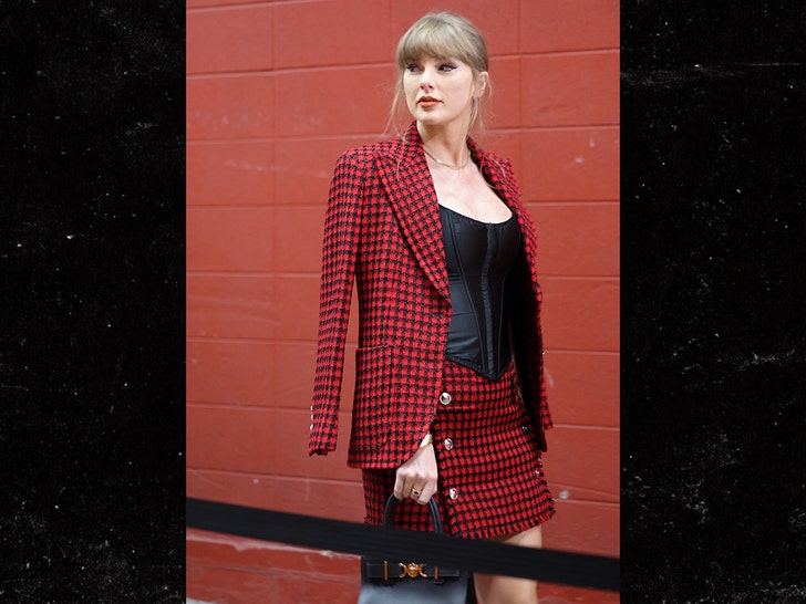 f05b3bd3ea28431f80848526c060782b_md taylor swift