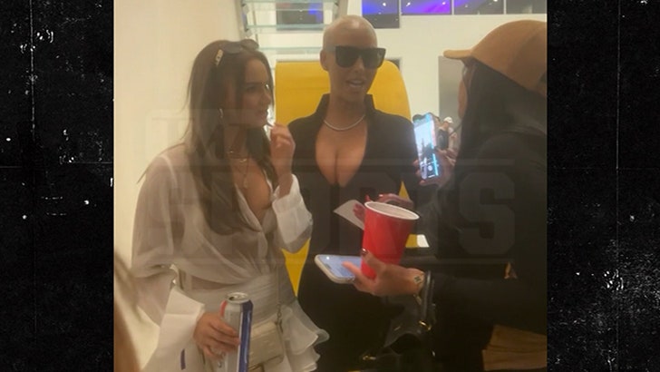 f0632997a2b44cdbbdbc409d0712a853_md 111624_amber_rose_kal