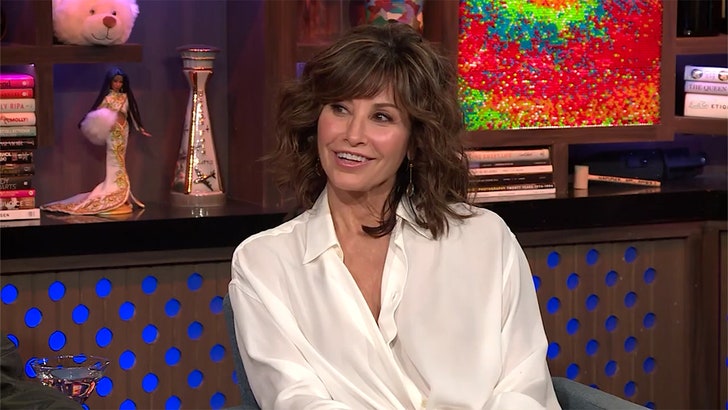 080824_gina_gershon-kal