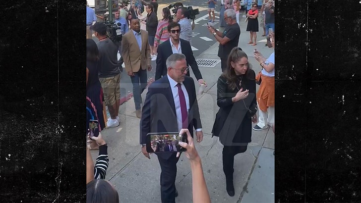 f199aa75e30348058fa622d5eb67c59f_md 091324_timberlake_court_team_arrival_kal