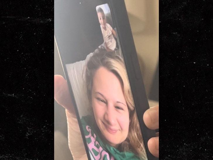 f21fdf9d06c14e5383cb34f148e8e731_md gypsy rose luis