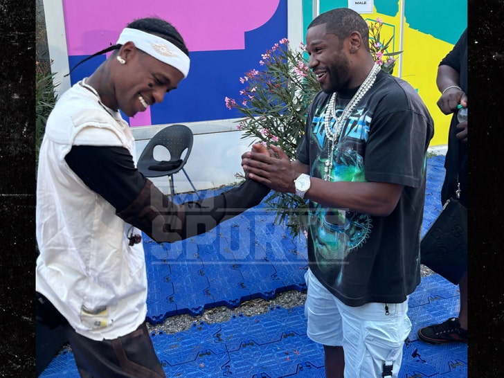 f2c1e13e80e34c73896f556efa59abab_md floyd mayweather jr travis scott