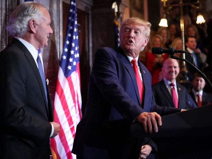 f3df8d127b9d4b93a64672ff90fae609_md Donald Trump on The Campaign Trail