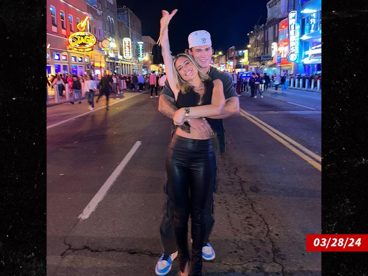 f4102413a15d4cd190545ba8bad1860d_md-3 092824 mark estes kristin cavallari sub instagram