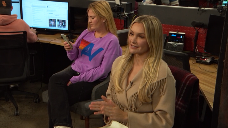 f4dfc07614e043248b01330bbcd55d70_md-3 kim kroy house