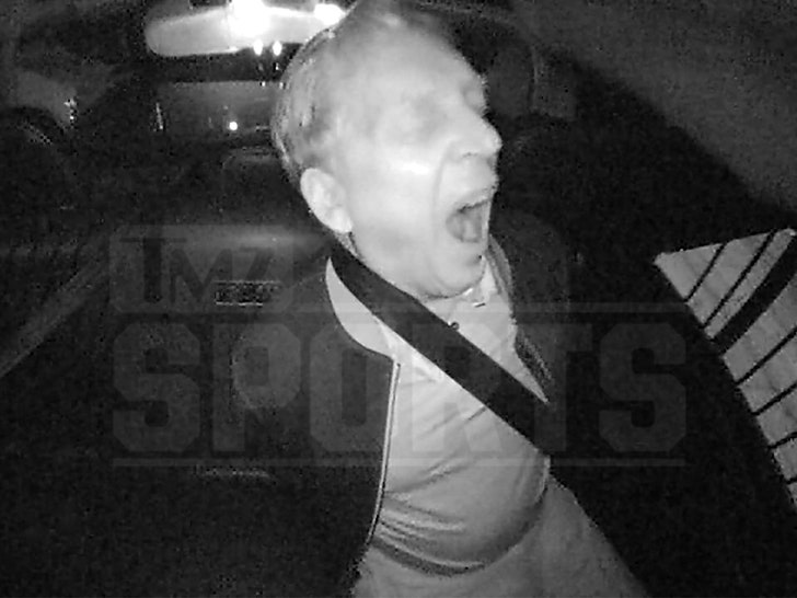 120924-jack-del-rio-yawn