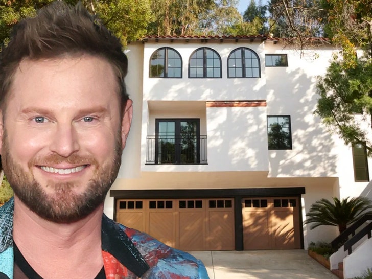 f7815f4b80a1451bb1636ed3373b7f42_md Bobby Berk's Hollywood Hills Home