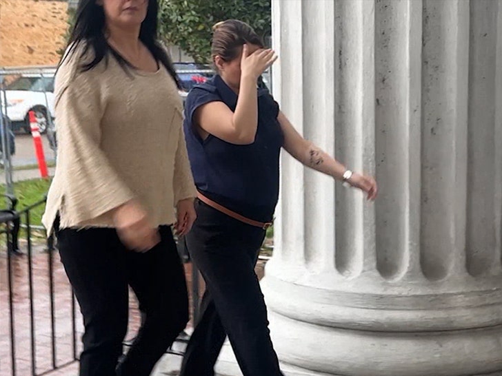 f7cff951eebf4ec3a6bb5c5ef2a5d640_md 120924-gypsy-rose-primary