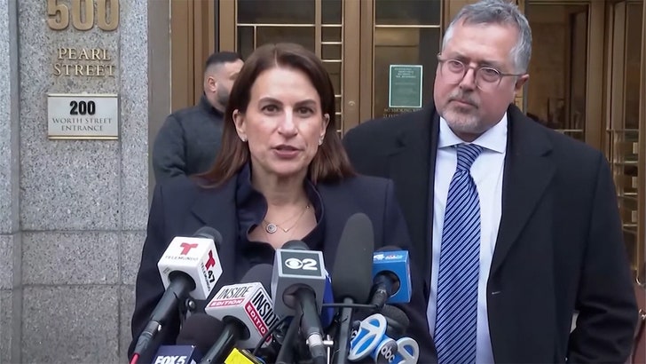 f9fa7346fbe341cab3b5a46d3c7c04ac_md 121924_luigi_mangione_lawyer_kal