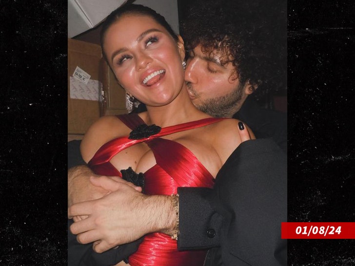 fa05e9b66ae64a858a07b1edd16440c9_md selena gomez benny blanco