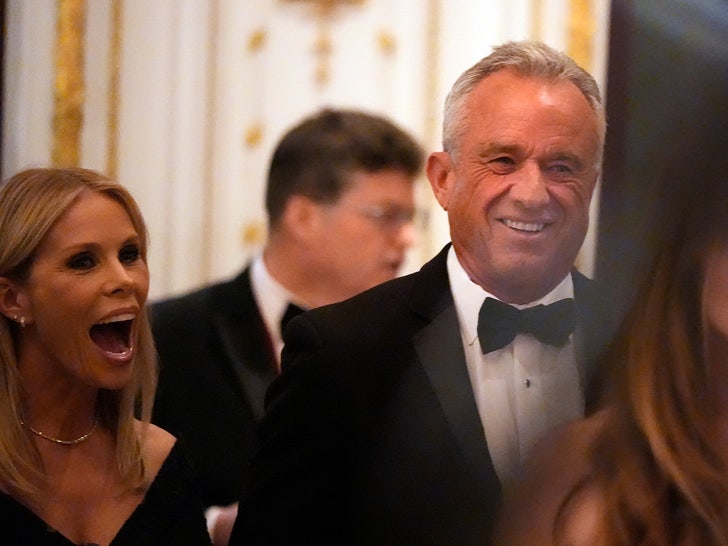 facfceef10fe41fbae8e9ee22a5825d8_md rfk jr