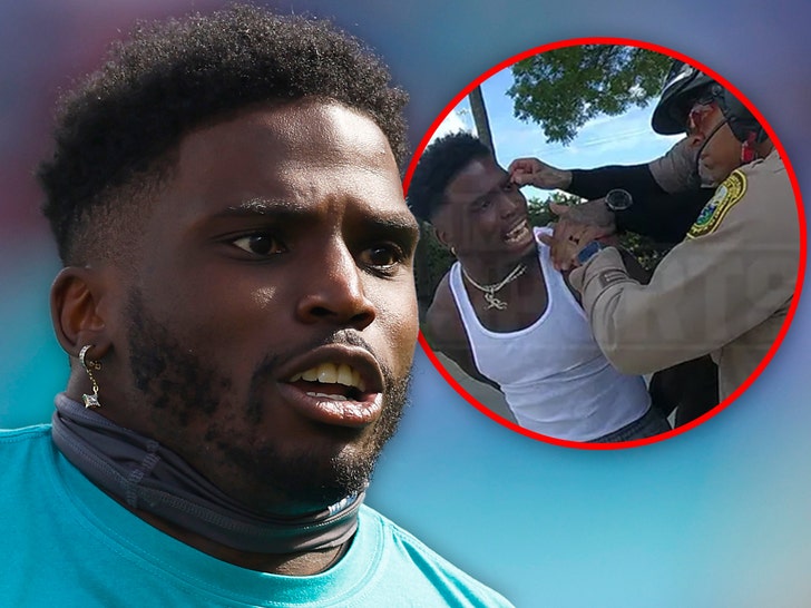 fca30e7353644f608a4bef43a952a722_md tyreek hill