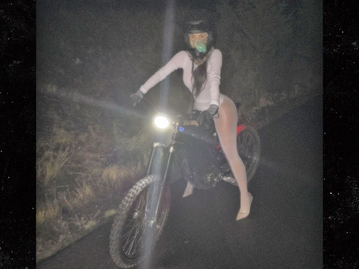 fef95458121e45bb9e9f5c22f8546f35_md kim kardashian riding bike