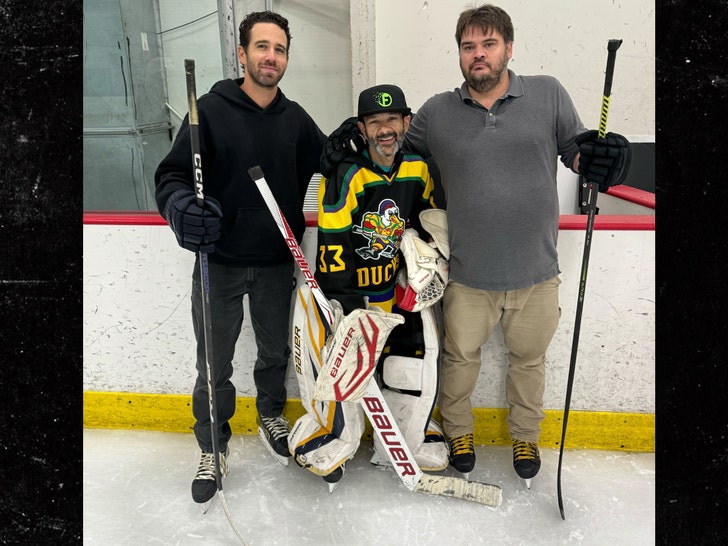 ffd6f179c6534c7da1c7a8b55a47be20_md Shaun Weiss back on the ice