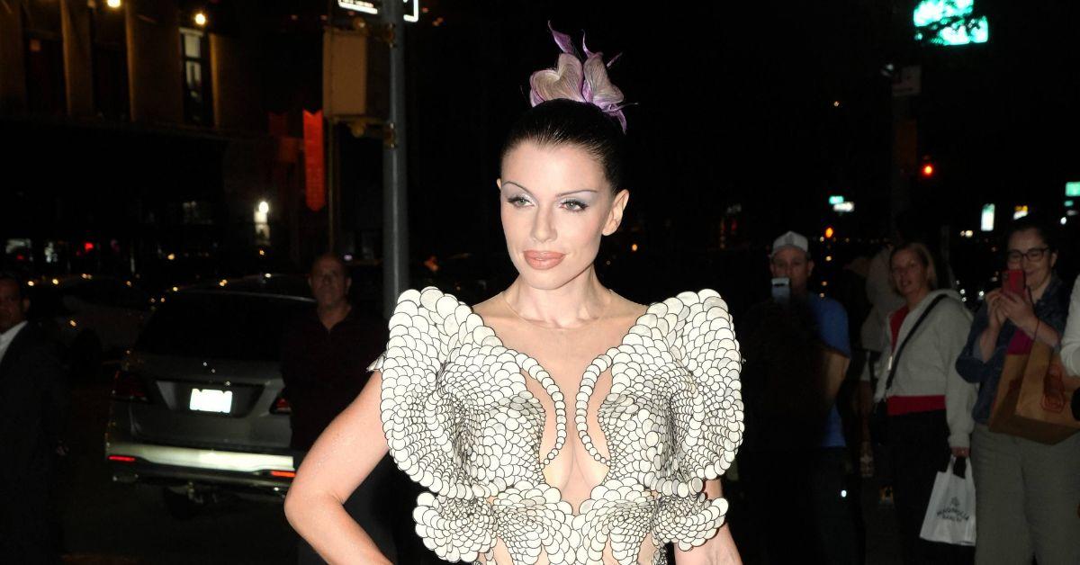 jack-schlossberg-slams-julia-fox-jackie-o-halloween-costume-1761951914988 Photo of Julia Fox