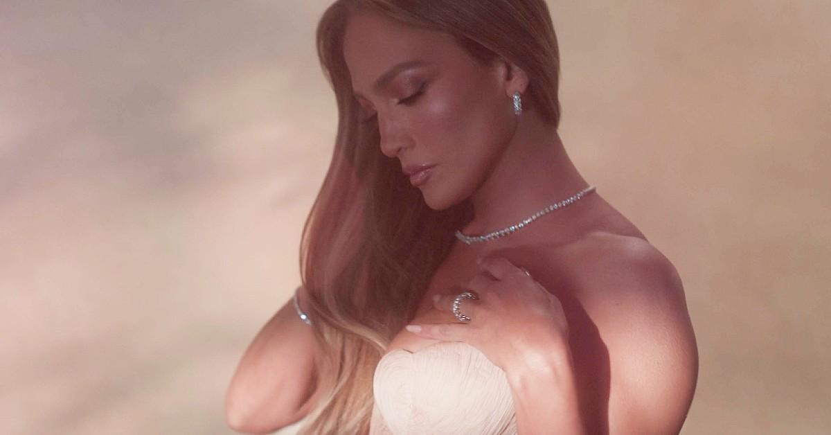 jennifer-lopez-hilariously-trolled-for-cursing-jewelry-brand-by-taking-a-fortune-to-promote-their-engagement-rings-despite-her-four-divorces2-1764184572199 Photo of Jennifer Lopez
