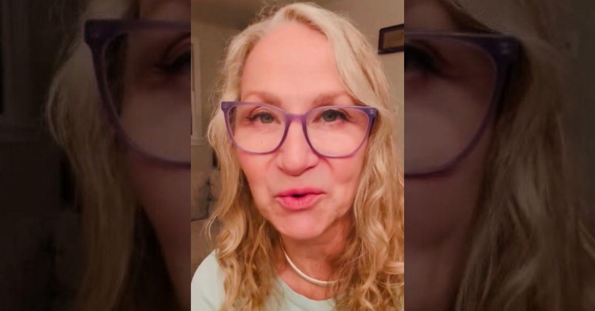 joan-osborne-new-photos-unrecognizable-2-1762443479194 Photo of Joan Osborne