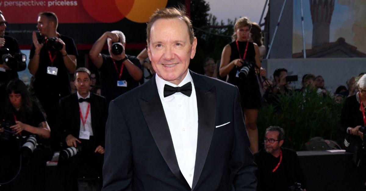 kevin-spacey-homeless-living-in-hotels-1763597036980 Photo of Kevin Spacey