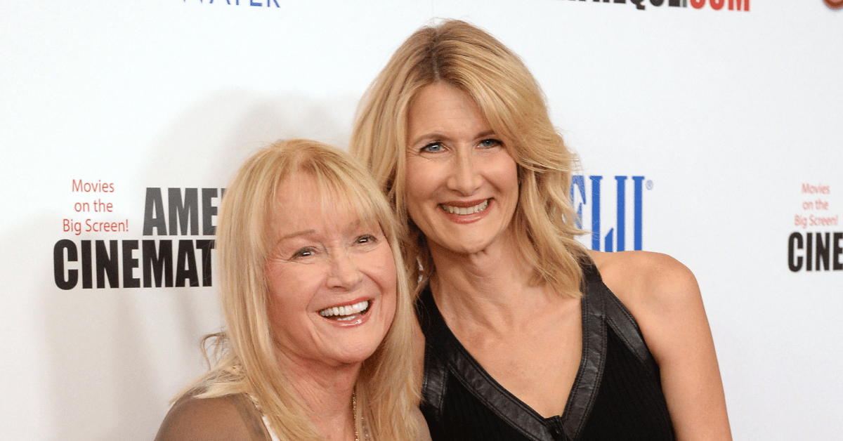 laura-dern-mom-diane-ladd-dead-at-89-4-1762202657414 Photo of Diane Ladd and Laura Dern