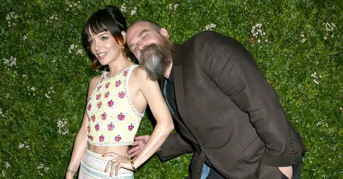 Photo of Lily Allen and David Harbour