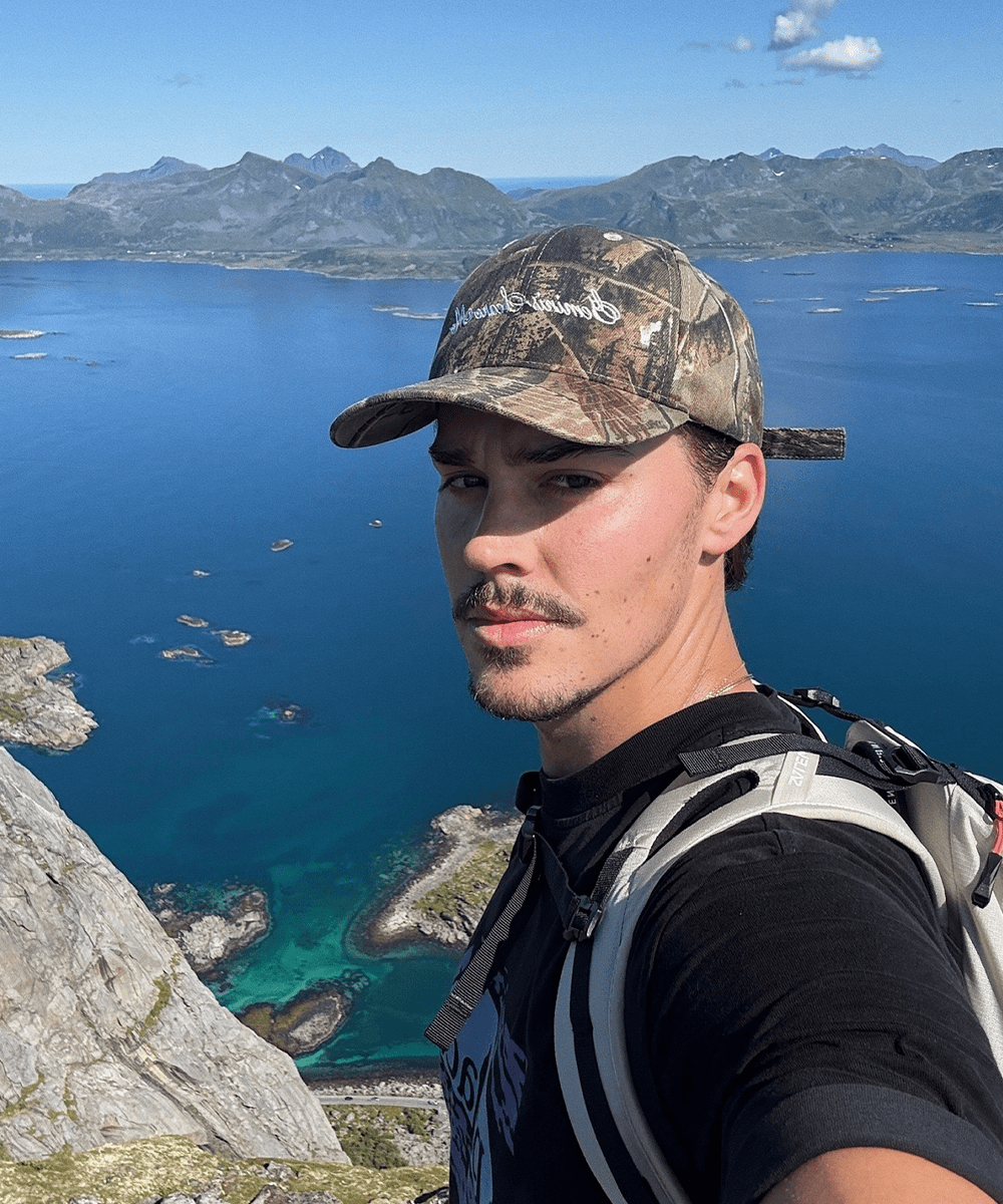 noah-beck-selfie-embed-2025