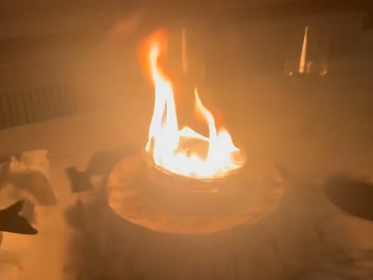 087b40d41a114f809ab901abbf41b464_md 062124-taylor-swift-gracie-abrams-4