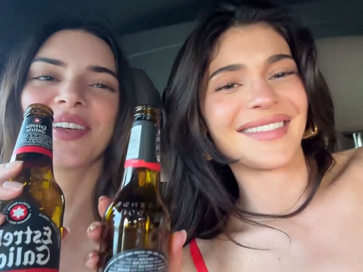 060124-kendall-kylie-jenner-1