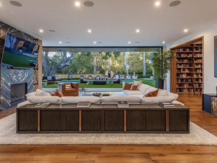 0b58a1eb034049b78c7cec10a13e285c_md 0510-zedd-encino-house-photos-primary-4