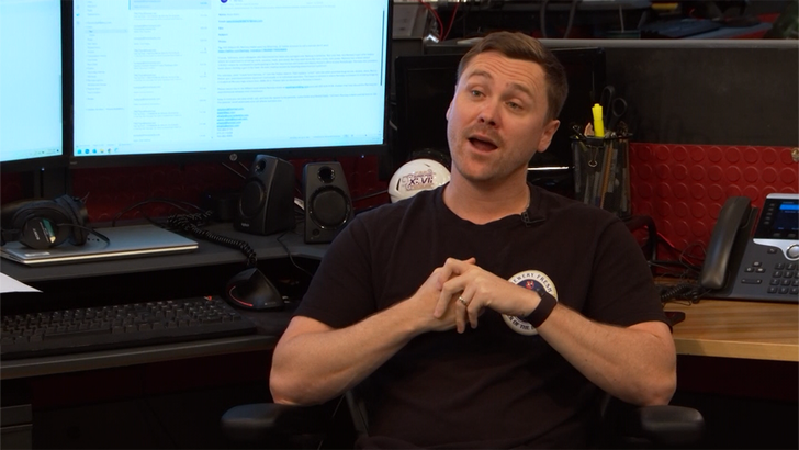 0beb86b772e343149009290b762de408_md 051424_tv_clips_chris_pine_acne_oc.01_00_17_04.Still001